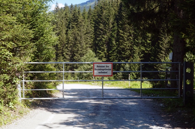 Sperrgitter am Steinbruch Söllerlwald